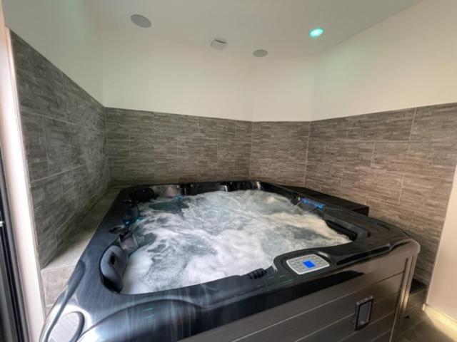 ניורט - Le Nuage - Unique, Espace Spa Privatif Et Jardin Avec Plancha Et Salon Privatif, Stationnement Public Gratuit מראה חיצוני תמונה